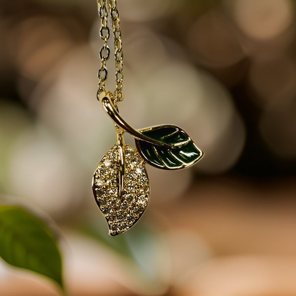 Gold 0.5 ct Zircon Relief Sprout Pendant Necklace - Picture 3 of 17